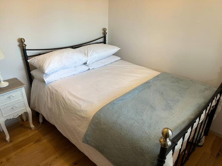 Cosy 2 Bed, Home From Home Haddenham  Extérieur photo