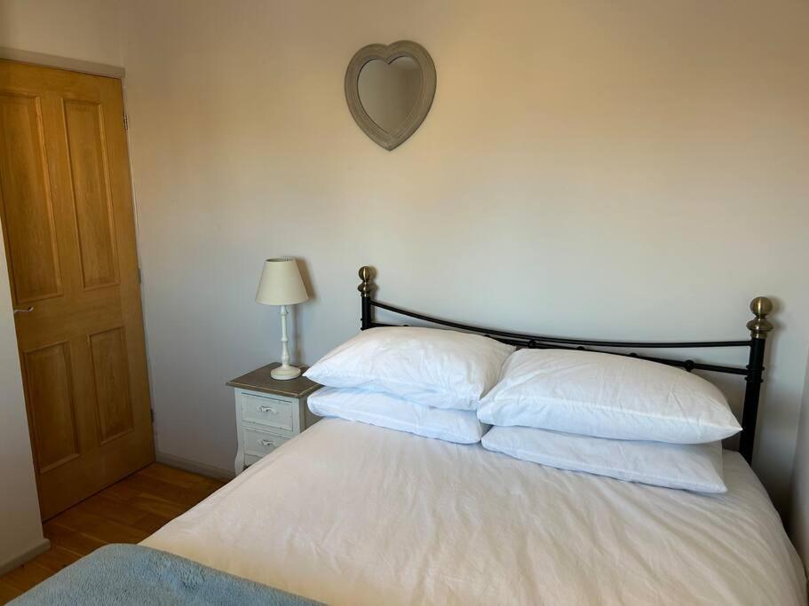 Cosy 2 Bed, Home From Home Haddenham  Extérieur photo
