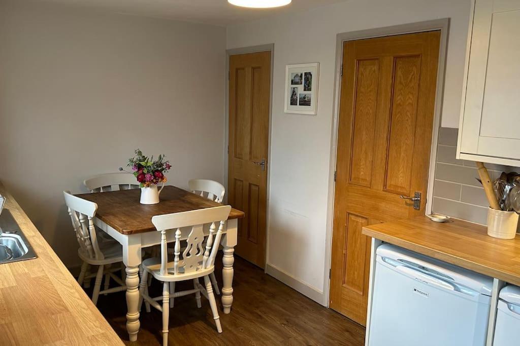 Cosy 2 Bed, Home From Home Haddenham  Extérieur photo